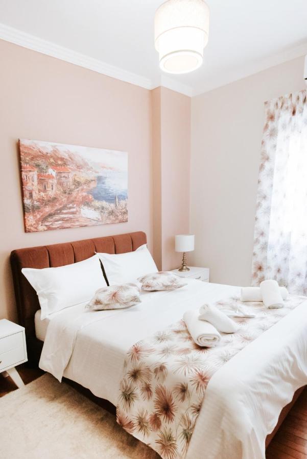 Best House, Ellinou Stratiotou, Ayia, Patra Экстерьер фото