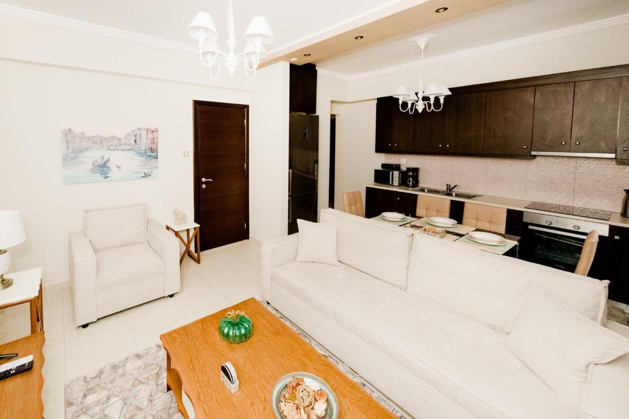 Best House, Ellinou Stratiotou, Ayia, Patra Экстерьер фото